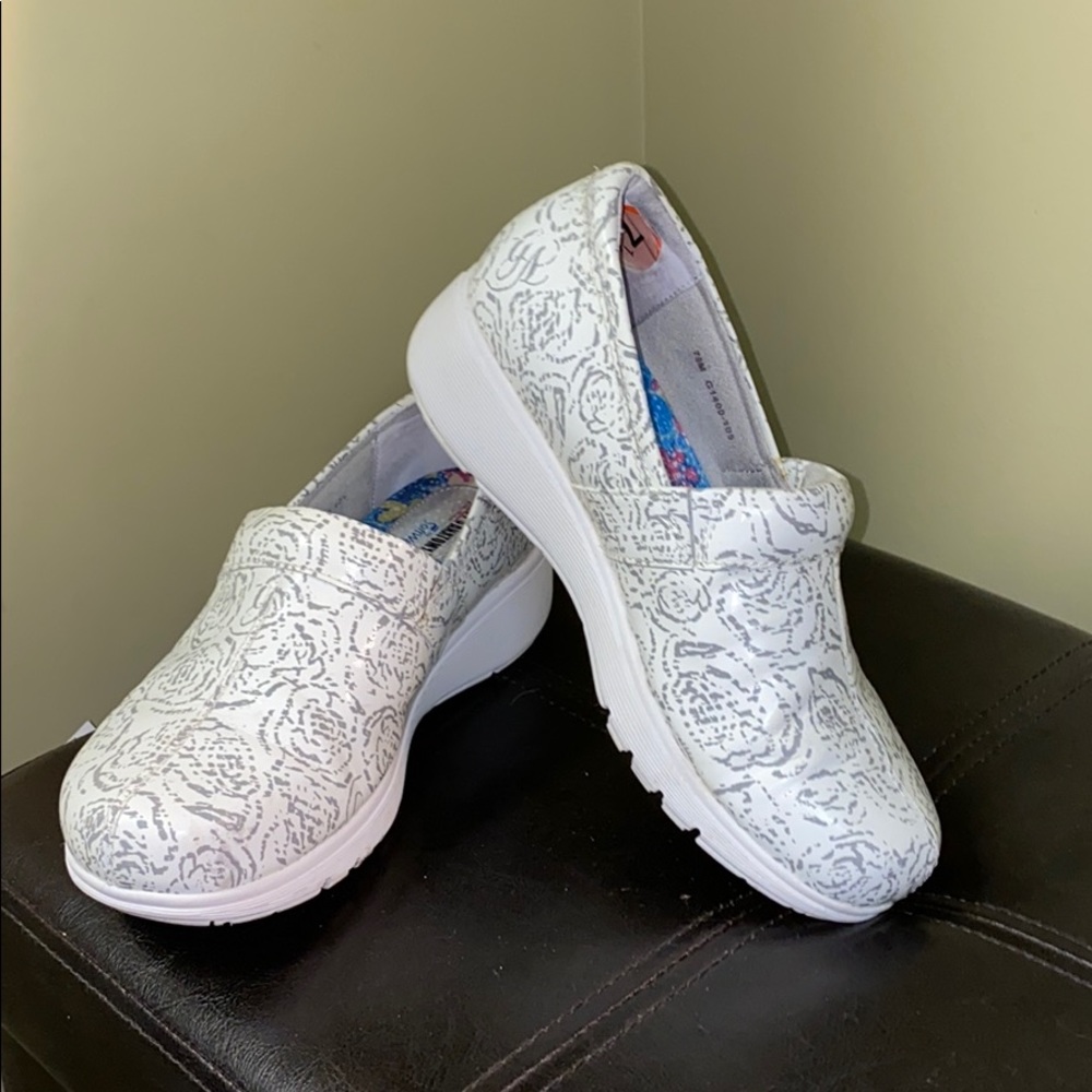 Grey’s Anatomy Soft Walk Nursing Shoes. Size 7.5